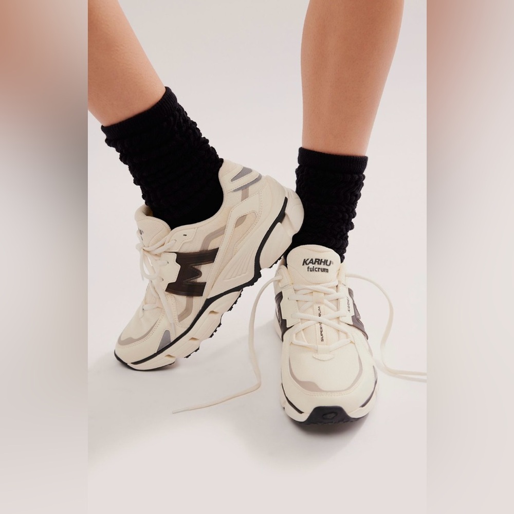 ▪️NWT Womens Karhu Super Fulcrum Sneakers in Vanilla Ice/Black